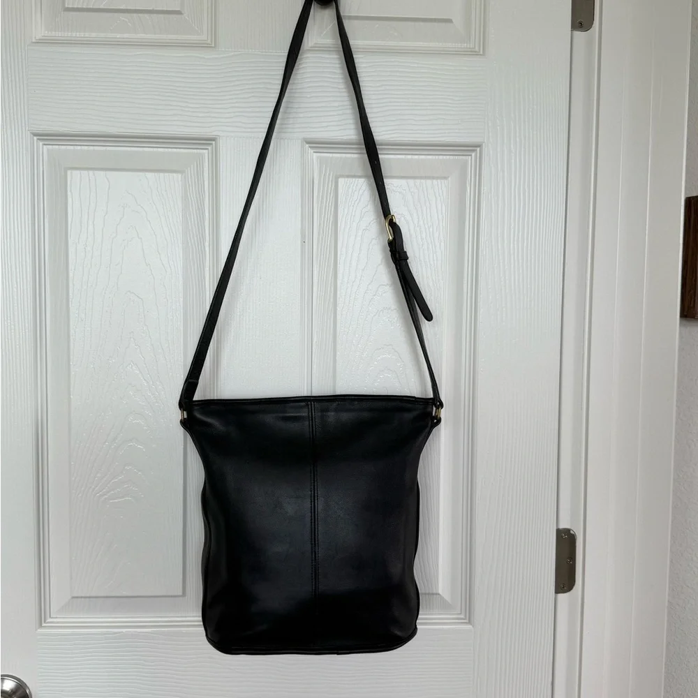 Vintage Coach Navy Leather Shoulder Bag - Picture 6 of 13